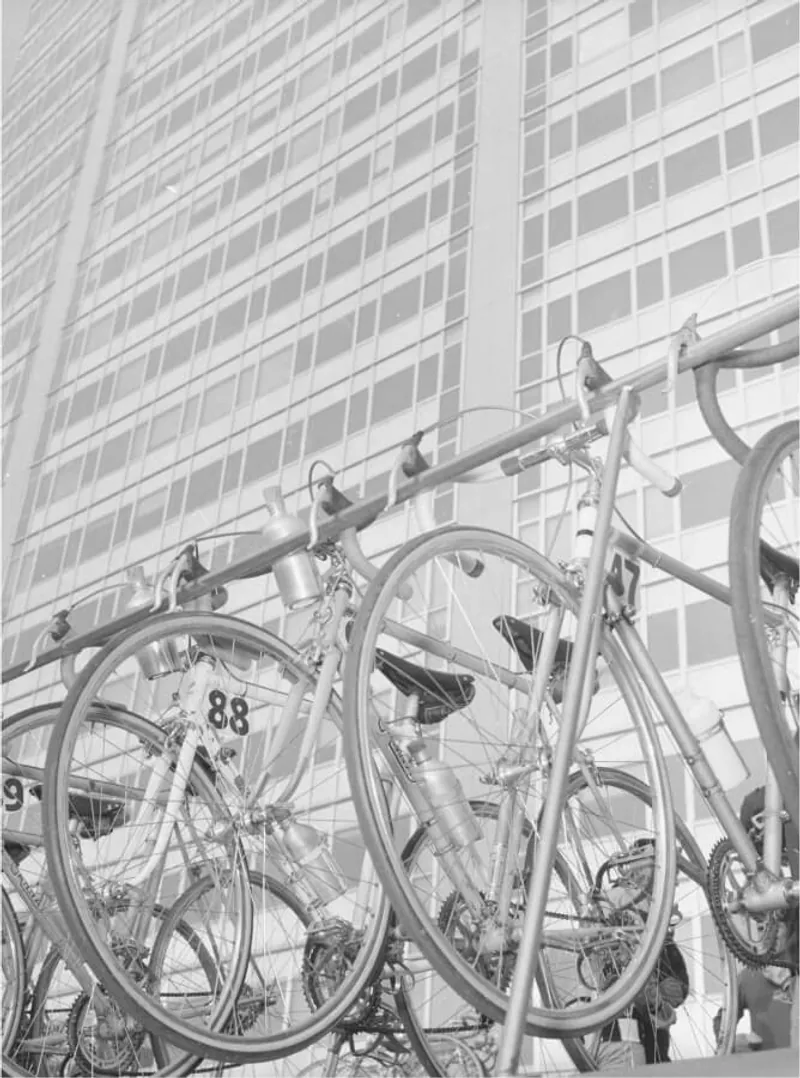 Biciclette da corsa su rastrelliere